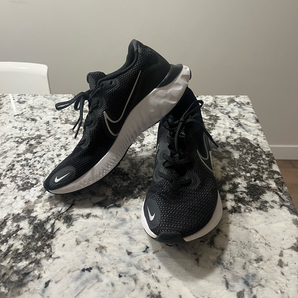 NIKE Black Sneakers